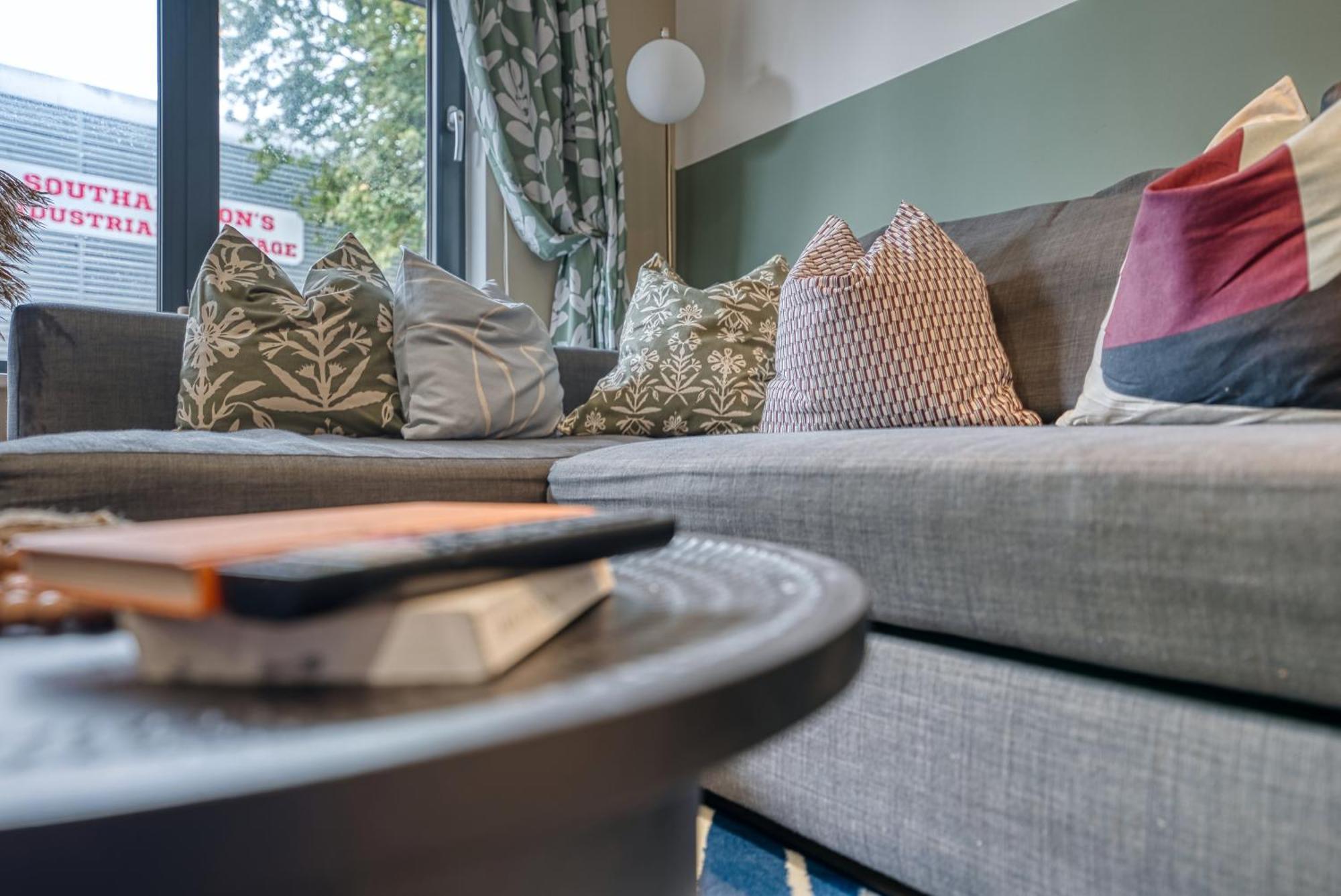 1 Bedroom Ocean Village Luxurious, Stylish & Cosy Apartment, Central Location In Southampton, Sleeps 4 - Summer Special Offer! - By Blue Puffin Stays Экстерьер фото