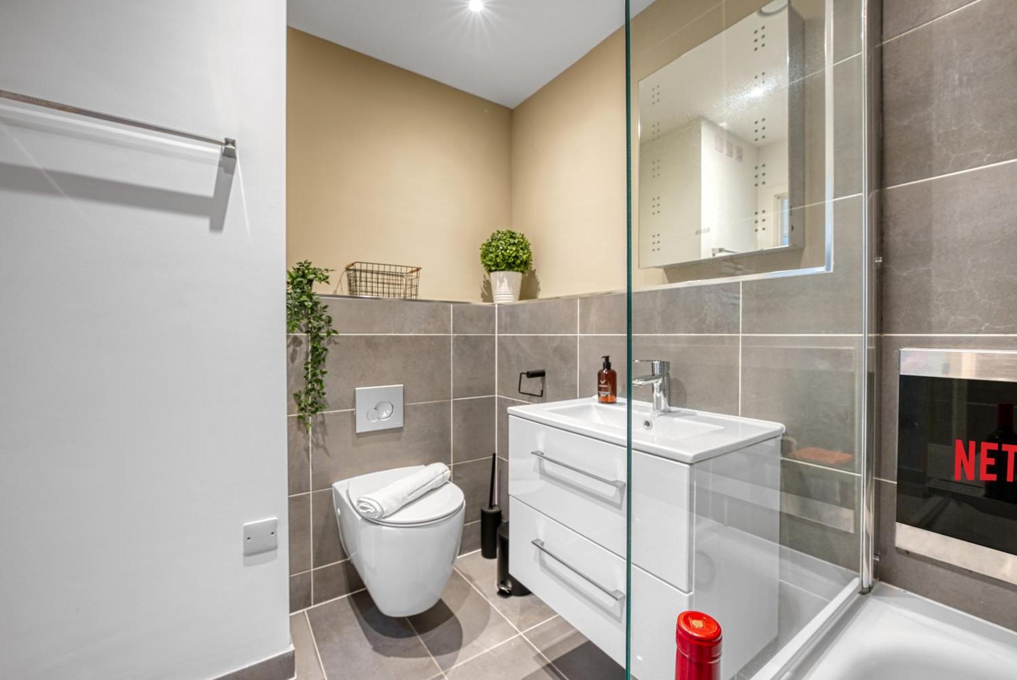 1 Bedroom Ocean Village Luxurious, Stylish & Cosy Apartment, Central Location In Southampton, Sleeps 4 - Summer Special Offer! - By Blue Puffin Stays Экстерьер фото