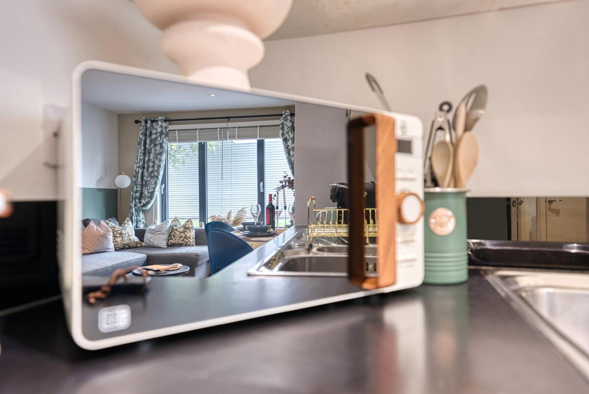 1 Bedroom Ocean Village Luxurious, Stylish & Cosy Apartment, Central Location In Southampton, Sleeps 4 - Summer Special Offer! - By Blue Puffin Stays Экстерьер фото