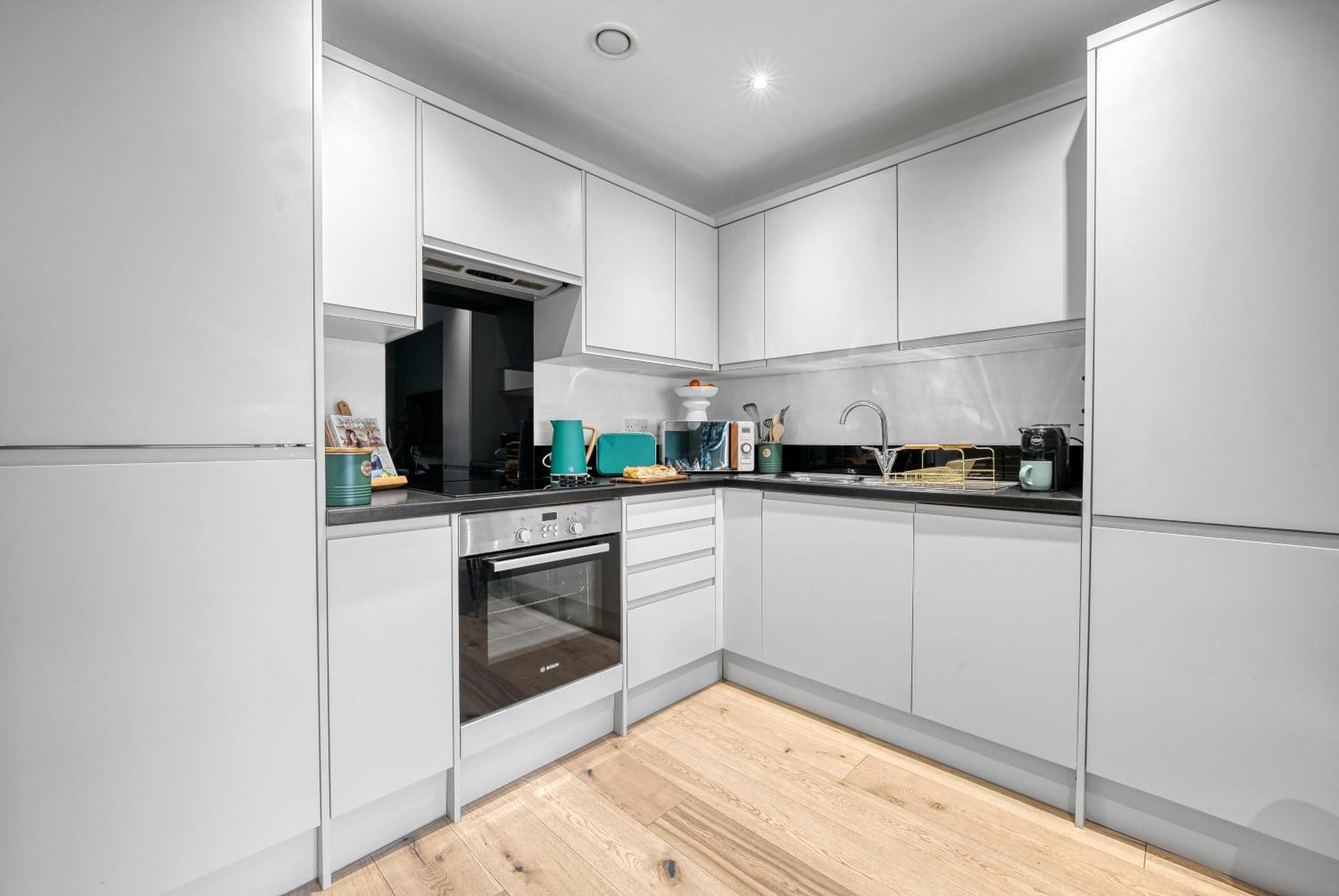 1 Bedroom Ocean Village Luxurious, Stylish & Cosy Apartment, Central Location In Southampton, Sleeps 4 - Summer Special Offer! - By Blue Puffin Stays Экстерьер фото